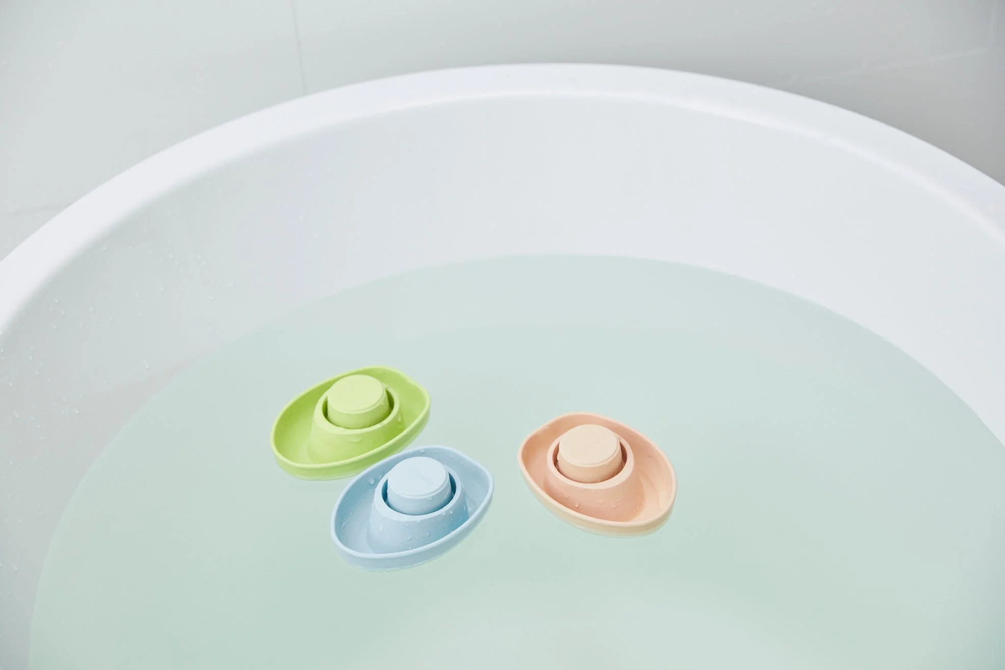 * Plantoys Badspeelgoed Rubber Boat | Pastel Green - Image 7